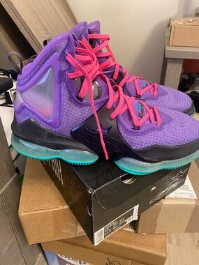 LeBron XIX
